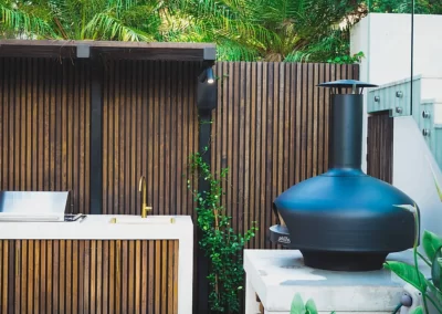 OUTDOOR KITCHEN WITH POLITA PIZZA OVEN