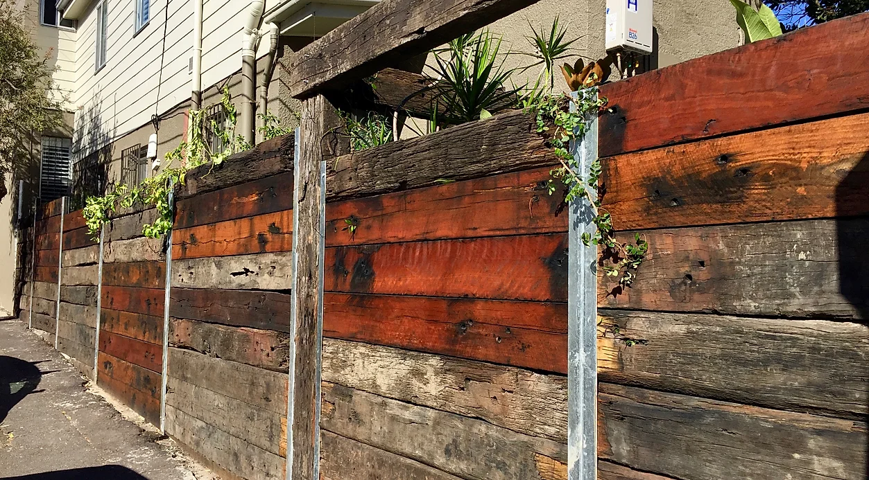 RECLAIMED TIMBER FENCING