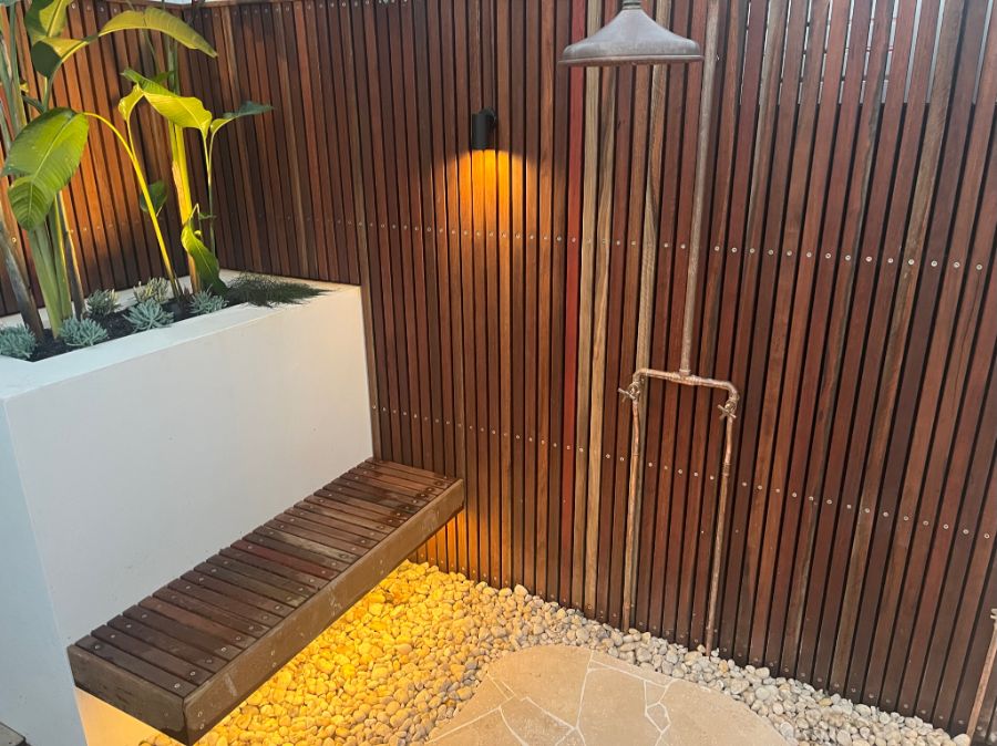 POOLSIDE SHOWER