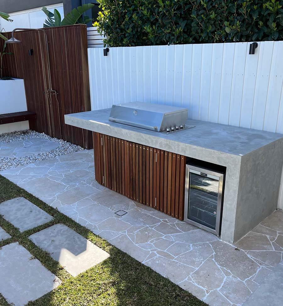 BUILT IN BBQ LANDSCAPE GARDEN